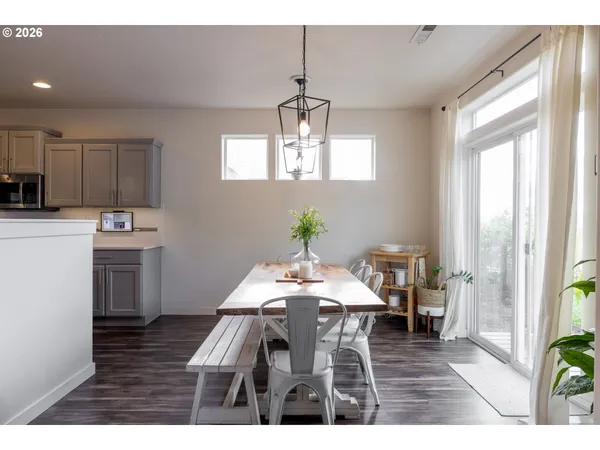 $517,900 | 1816 West 4th Avenue, Junction City, OR 97448