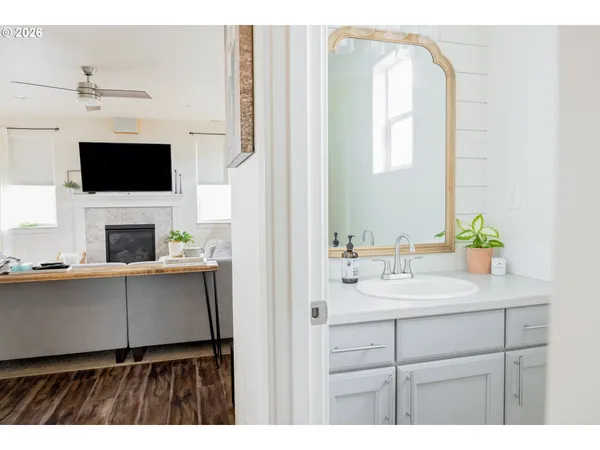 $517,900 | 1816 West 4th Avenue, Junction City, OR 97448