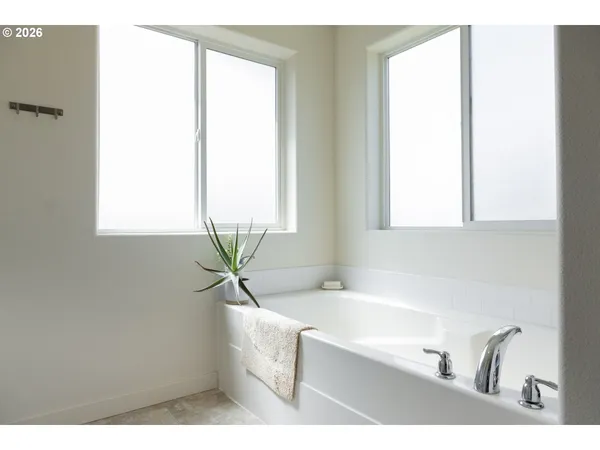 $517,900 | 1816 West 4th Avenue, Junction City, OR 97448