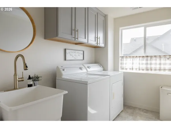 $517,900 | 1816 West 4th Avenue, Junction City, OR 97448