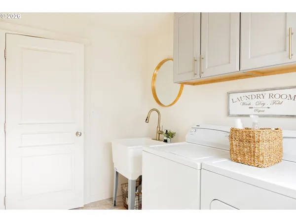 $517,900 | 1816 West 4th Avenue, Junction City, OR 97448