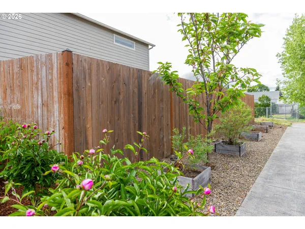 $517,900 | 1816 West 4th Avenue, Junction City, OR 97448