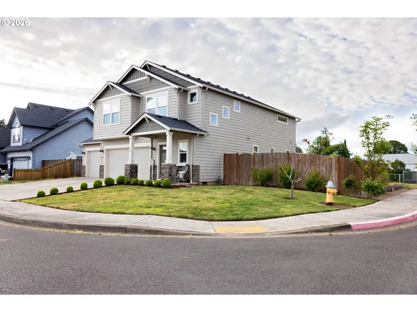 $517,900 | 1816 West 4th Avenue, Junction City, OR 97448