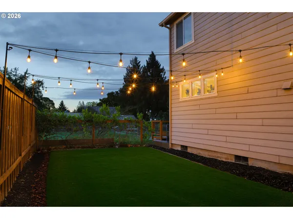 $517,900 | 1816 West 4th Avenue, Junction City, OR 97448