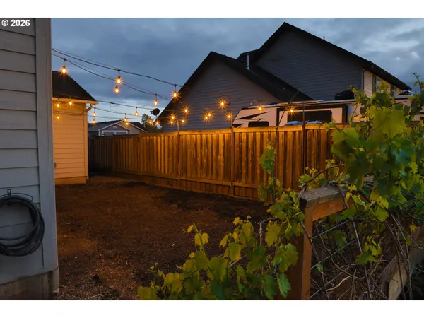 $517,900 | 1816 West 4th Avenue, Junction City, OR 97448