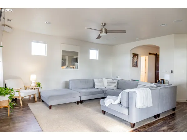 $517,900 | 1816 West 4th Avenue, Junction City, OR 97448