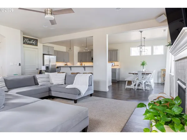 $517,900 | 1816 West 4th Avenue, Junction City, OR 97448