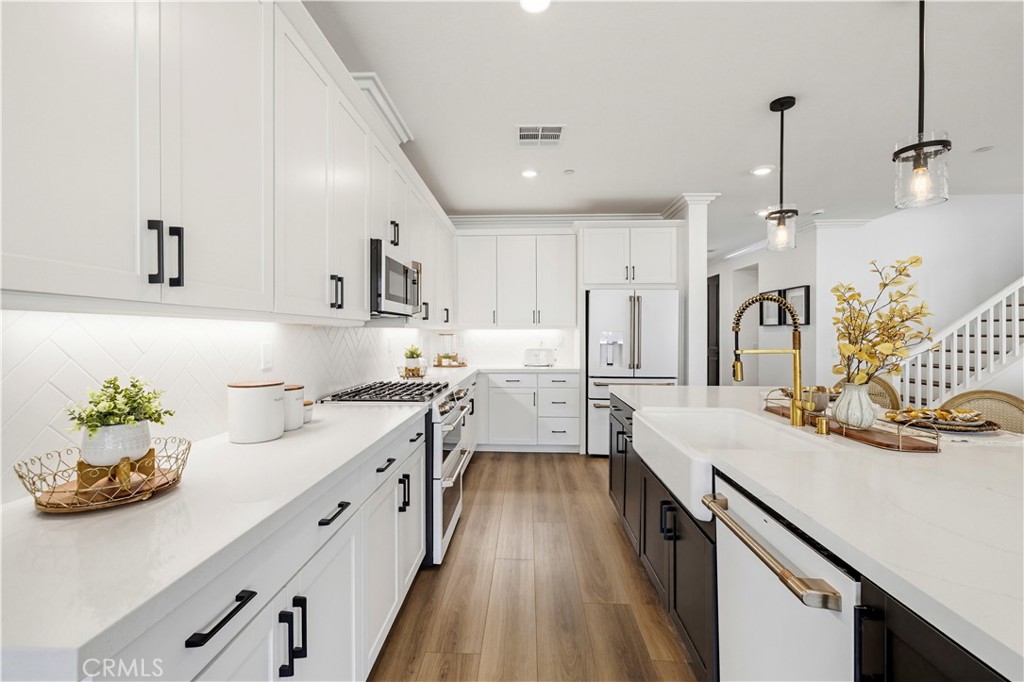 28445 Sunny Ridge Terrace Castaic, CA 91384 - Photo 19 of 74 Kitchen