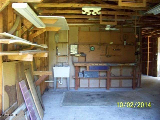 3435 Grant Road Grant, FL 32949 - Photo 9 of 17 insideshed