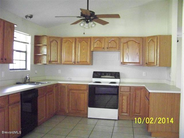 3435 Grant Road Grant, FL 32949 - Photo 10 of 17 kitchen