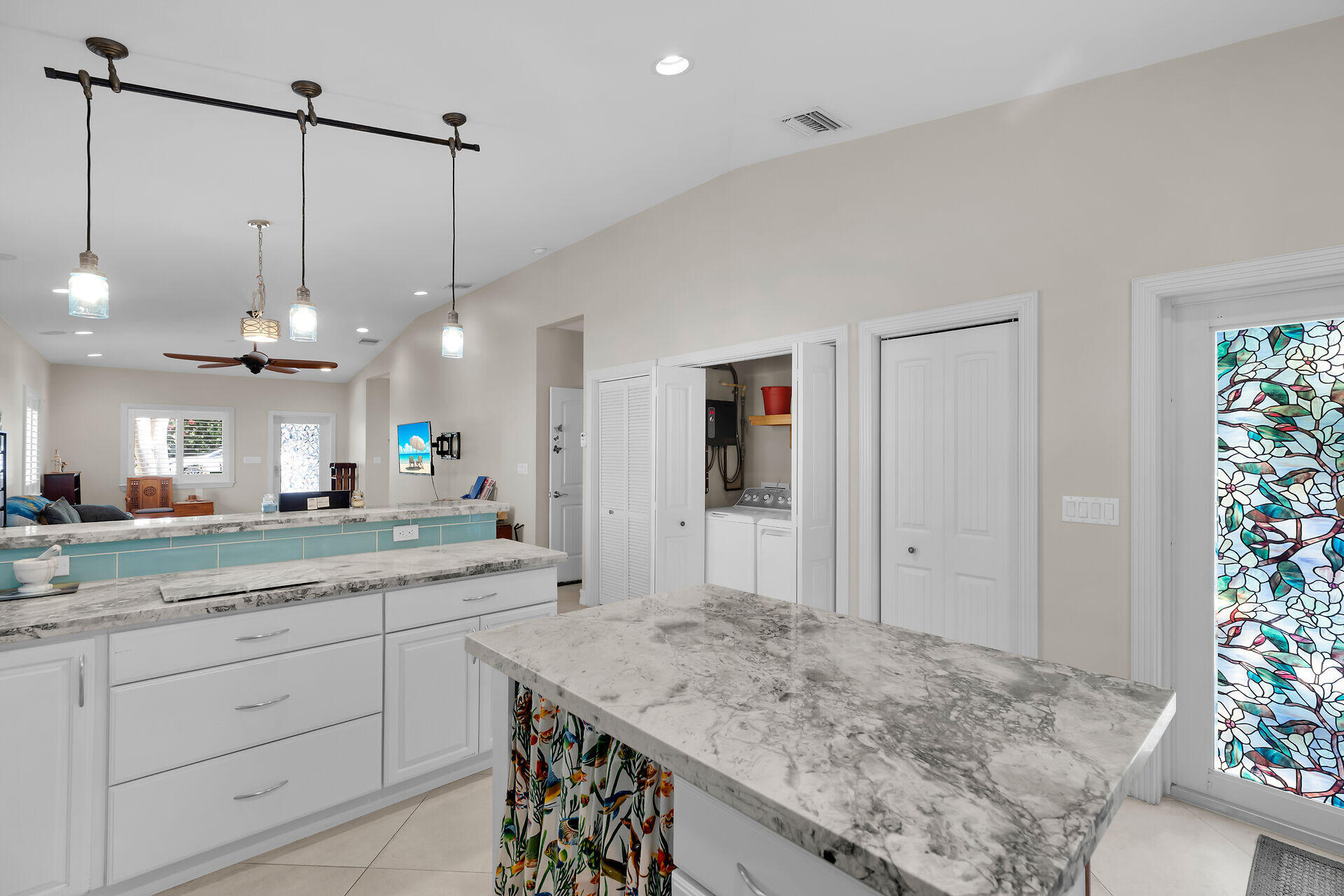 460 Lime Drive Key Largo, FL 33037 - Photo 28 of 49 Laundry