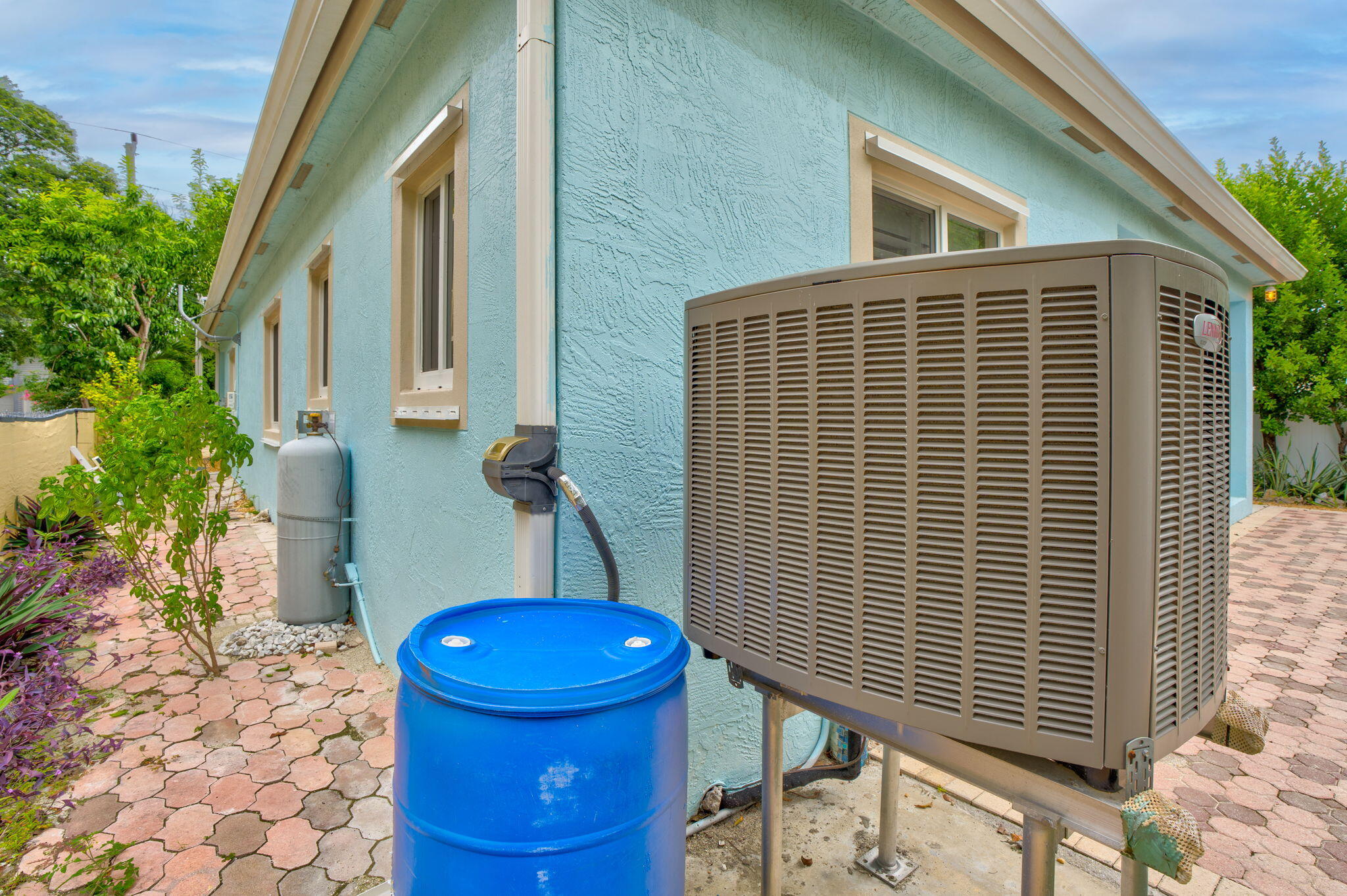 460 Lime Drive Key Largo, FL 33037 - Photo 40 of 49 a view of a balcony with chairs