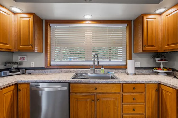 $409,900 | 690 North Cove Court, Decatur, IL 62521