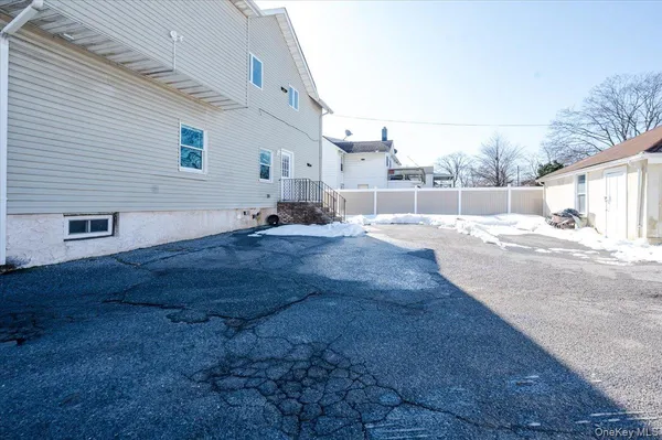 a view of back yard of the house