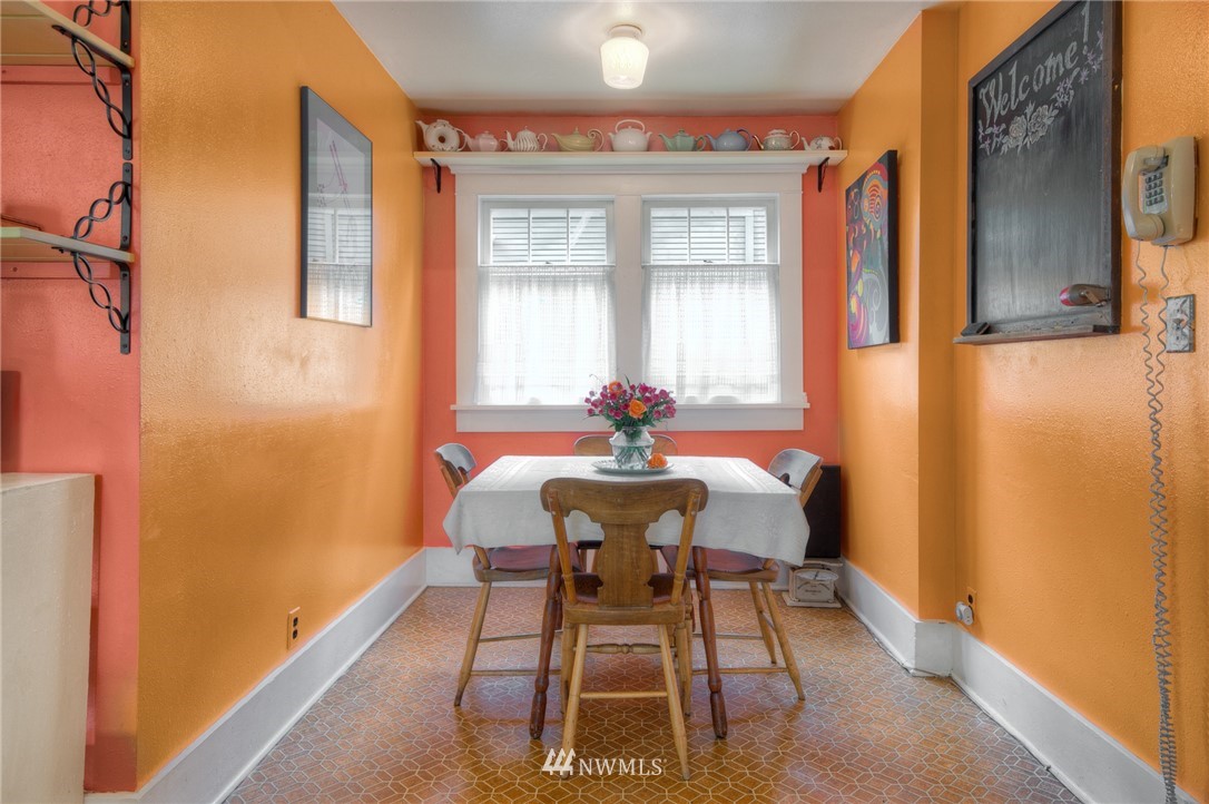 529 19th Avenue Seattle, WA 98122 - Photo 14 of 39 a dining room with furniture and window