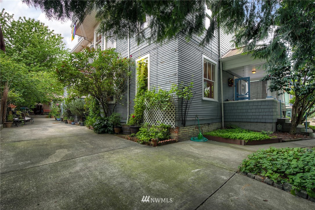 529 19th Avenue Seattle, WA 98122 - Photo 3 of 39 a view of a house with a yard and plants