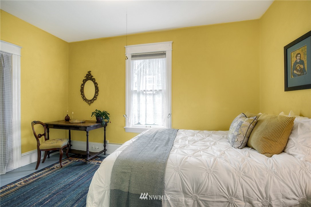 529 19th Avenue Seattle, WA 98122 - Photo 22 of 39 a bedroom with a bed and a window