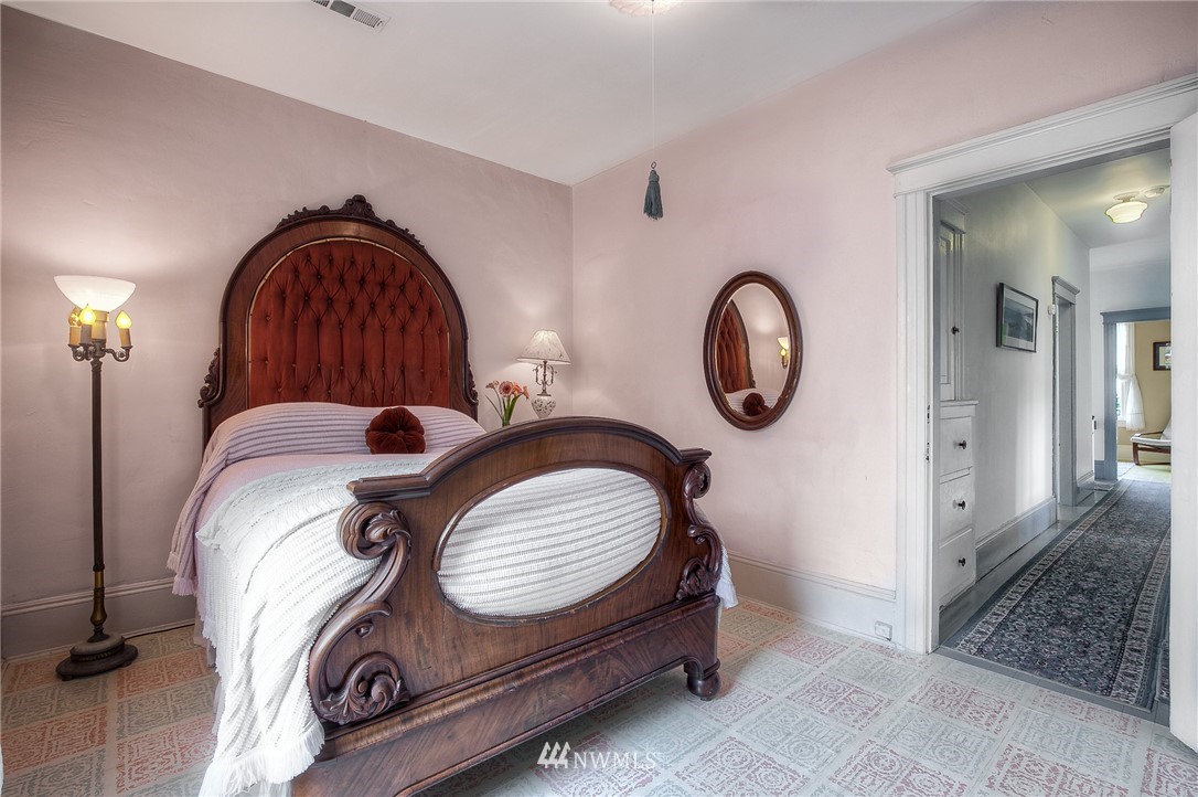 529 19th Avenue Seattle, WA 98122 - Photo 26 of 39 a bathroom with a sink and a toilet