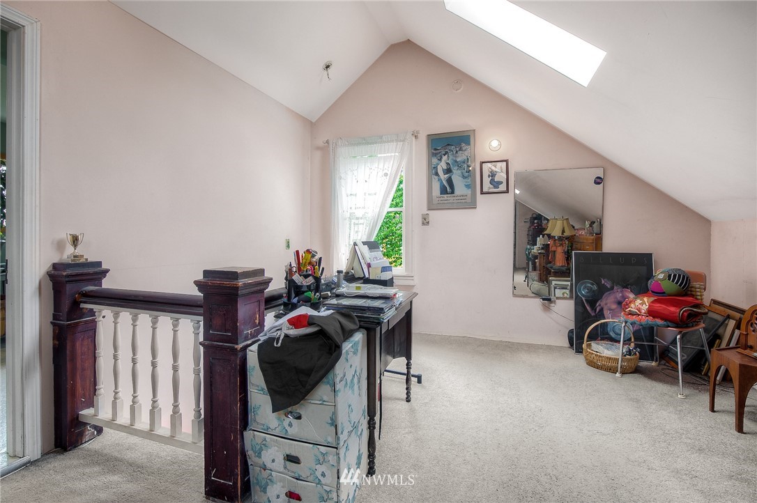 529 19th Avenue Seattle, WA 98122 - Photo 28 of 39 a view of a livingroom with furniture and a livingroom
