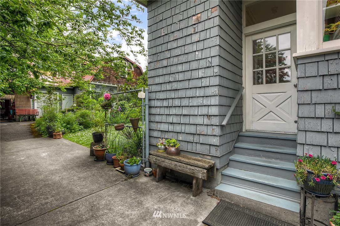 529 19th Avenue Seattle, WA 98122 - Photo 31 of 39 a view of a bench in a backyard
