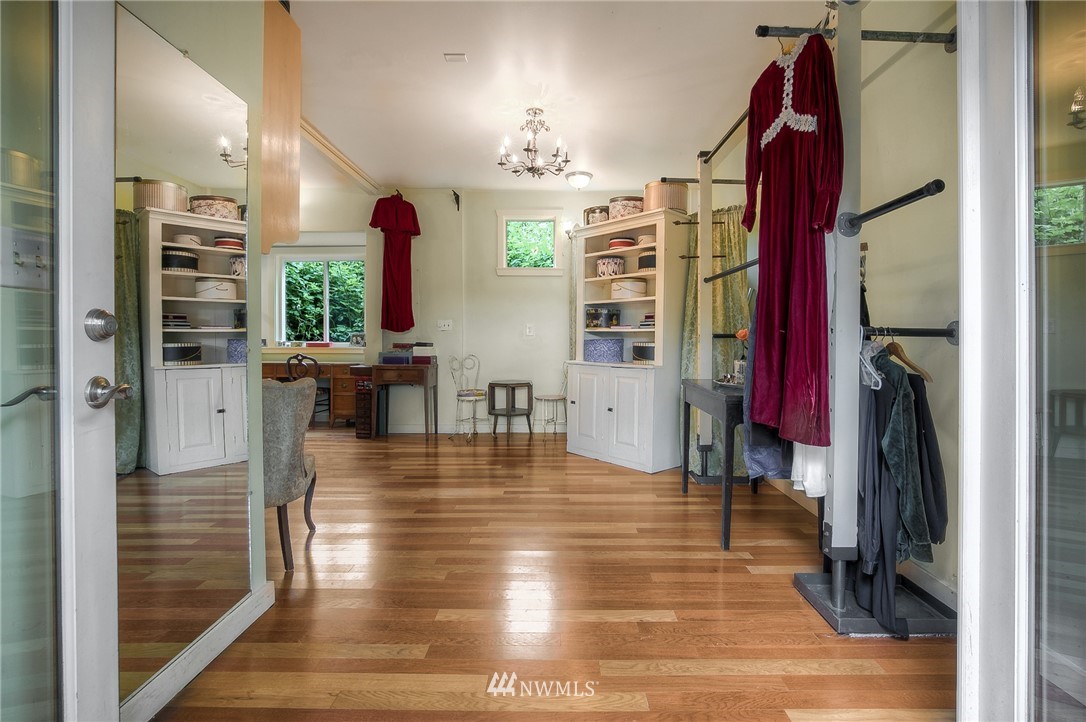 529 19th Avenue Seattle, WA 98122 - Photo 35 of 39 a view of a living room with furniture and entryway