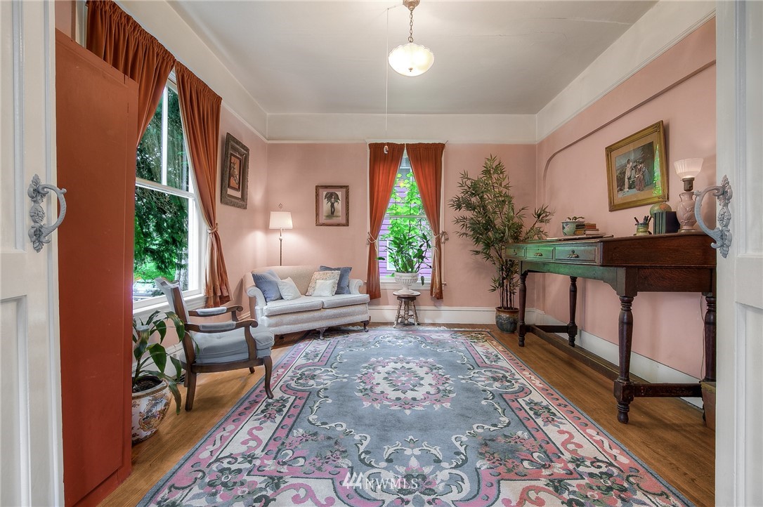 529 19th Avenue Seattle, WA 98122 - Photo 6 of 39 a living room with furniture and a rug