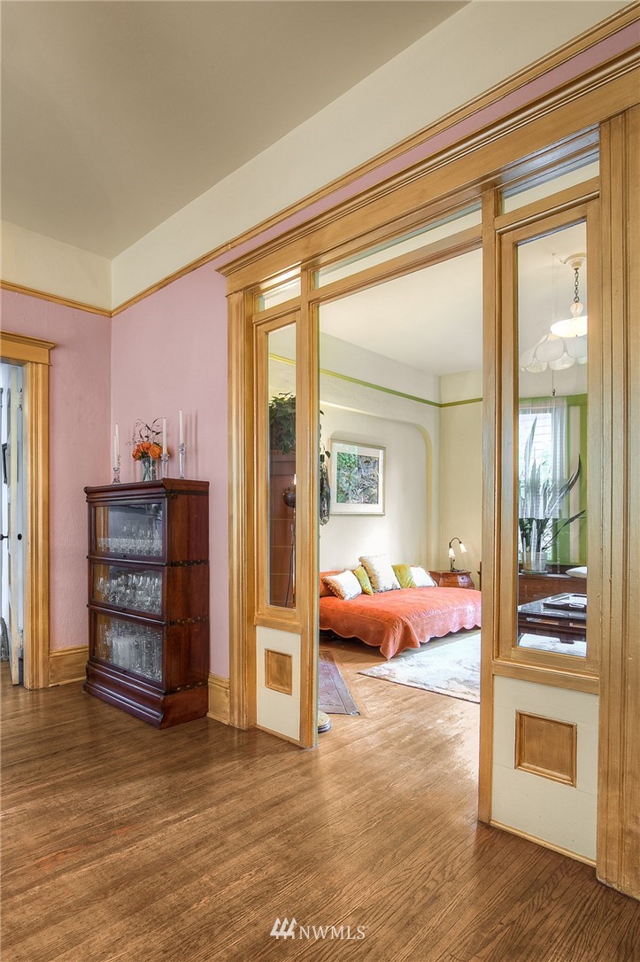 529 19th Avenue Seattle, WA 98122 - Photo 9 of 39 a view of livingroom with furniture