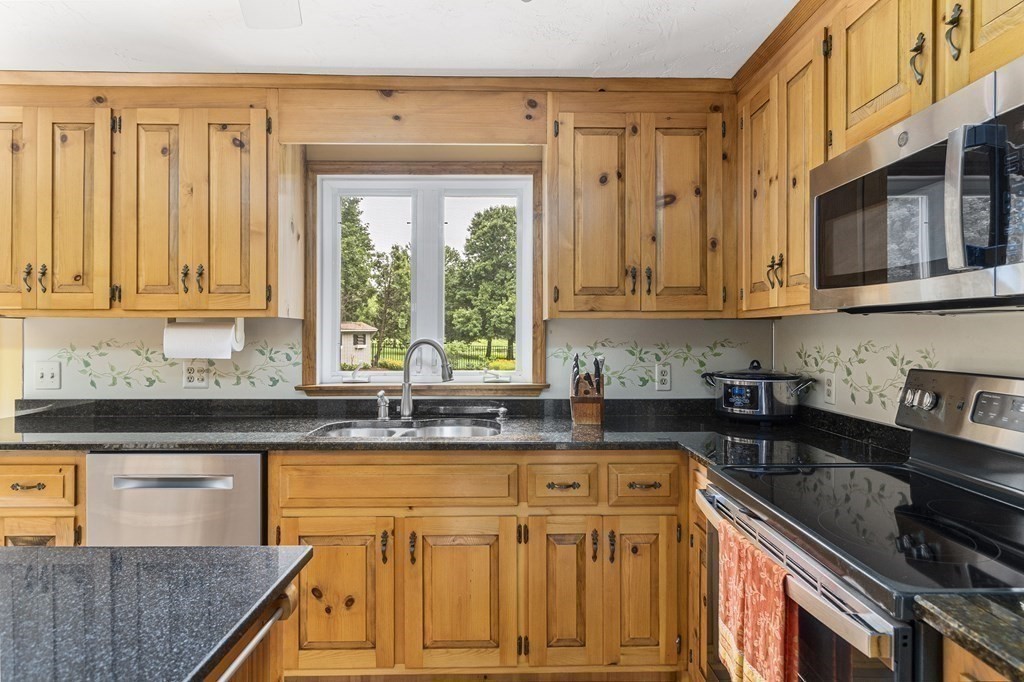 15 Bellingham Road Blackstone, MA 01504 - Photo 17 of 37 Gallery Image 17