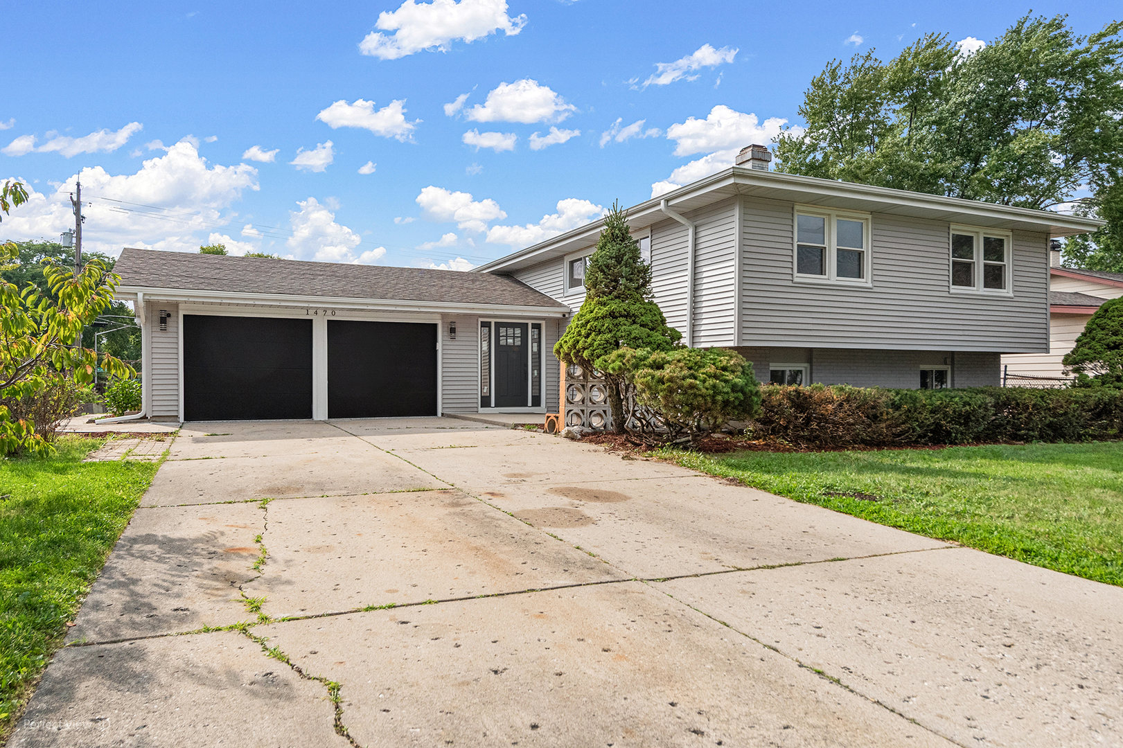 1470 Ashley Road Hoffman Estates, IL 60169 - Photo 2 of 28 Gallery Image 2