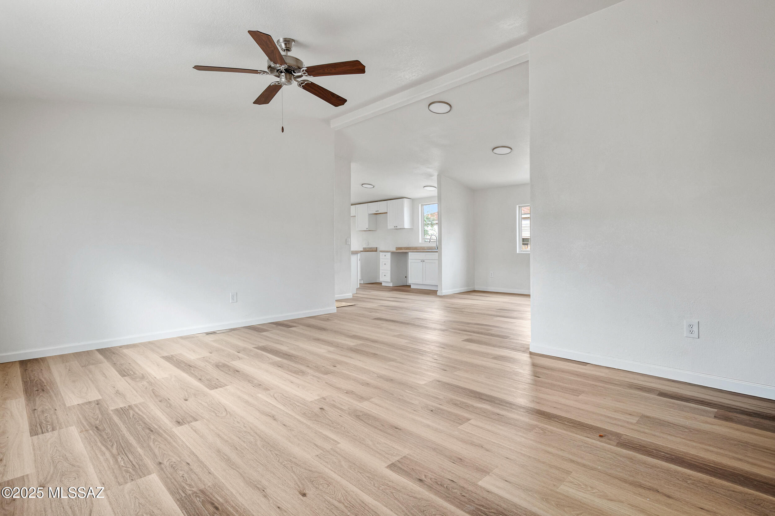 744 West Simmons Road Tucson, AZ 85705 - Photo 5 of 27 Living Room