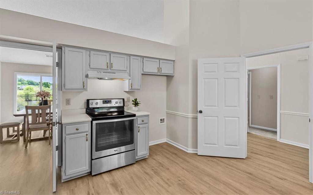 4426 Deacon Court High Point, NC 27265 - Photo 9 of 46 Kitchen