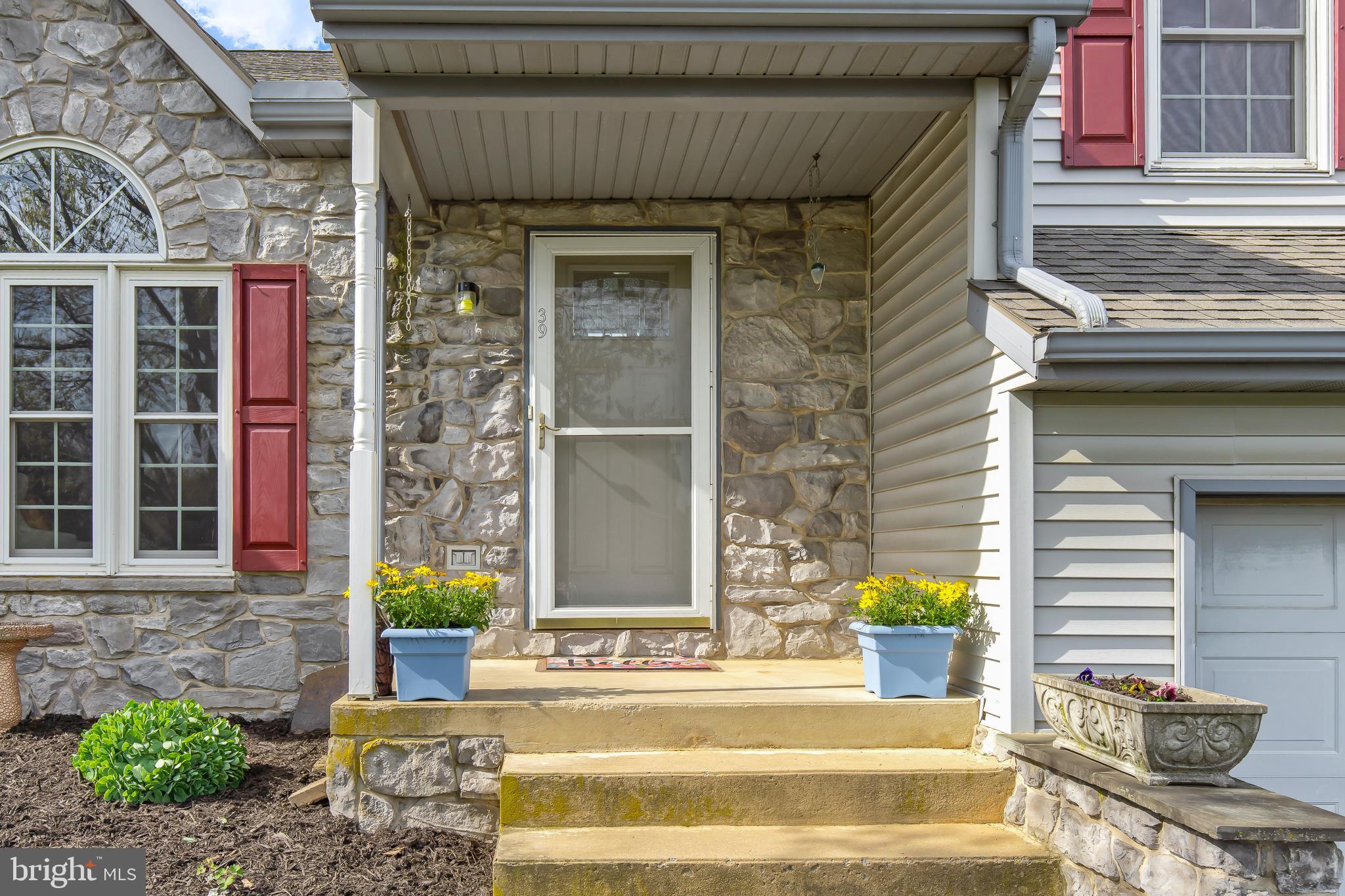 39 Pebble Creek Drive Lititz, PA 17543 - Photo 2 of 34