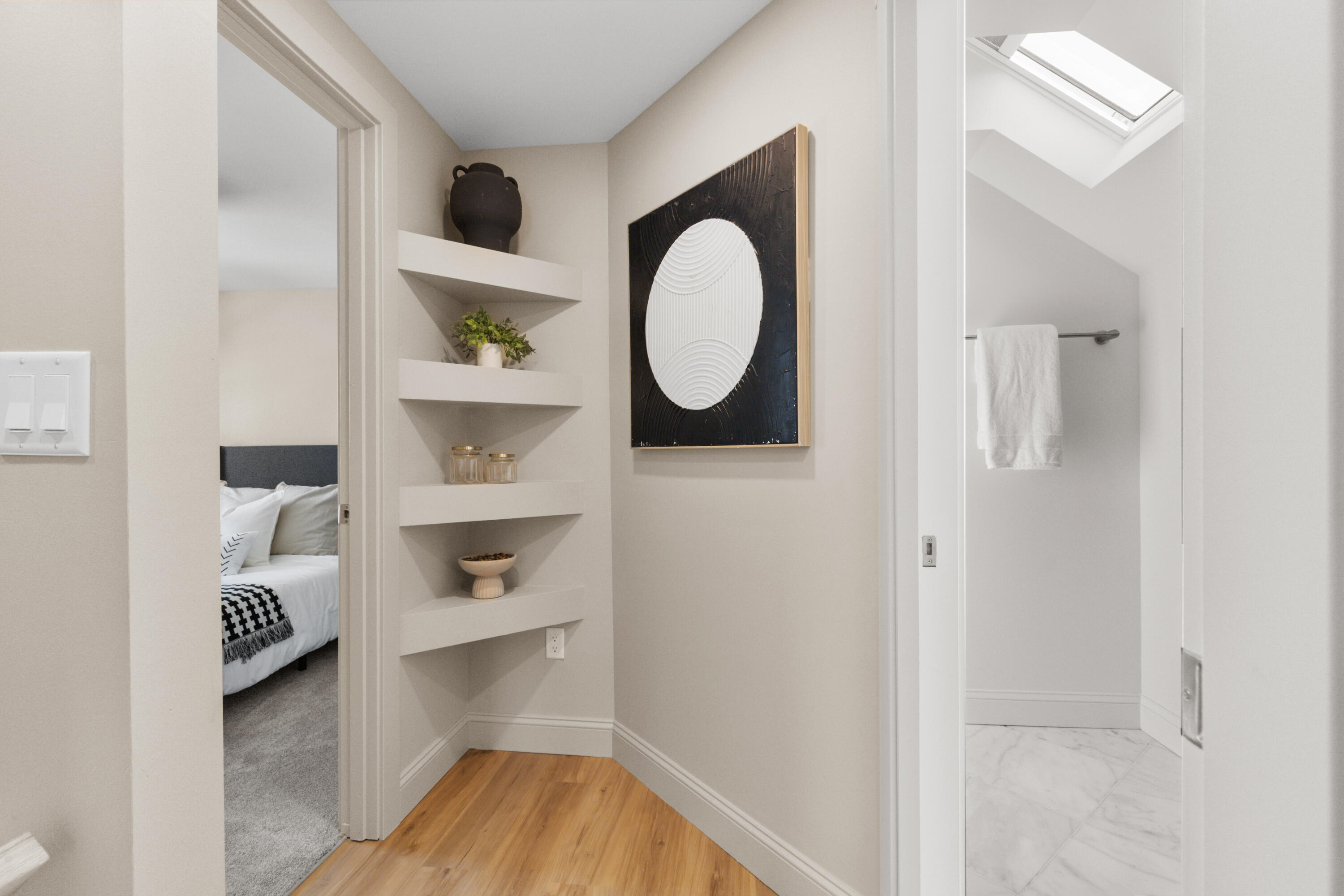 483 East Morgan Avenue Milwaukee, WI 53207 - Photo 15 of 21 2nd Floor Hallway