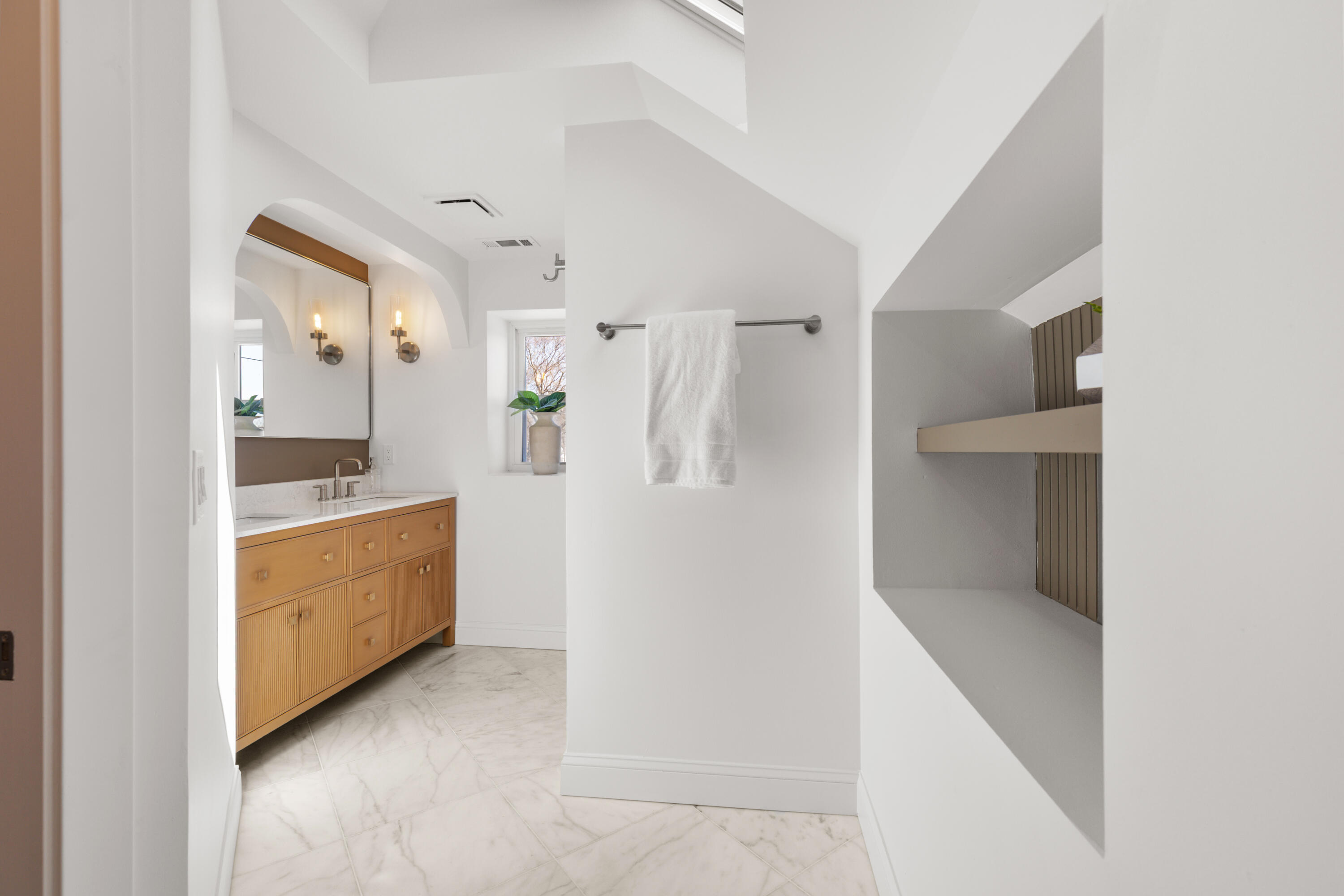483 East Morgan Avenue Milwaukee, WI 53207 - Photo 19 of 21 2nd floor bathroom