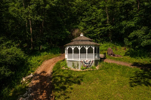 $995,000 | N2194 Valley Road, Shelby, WI 54601