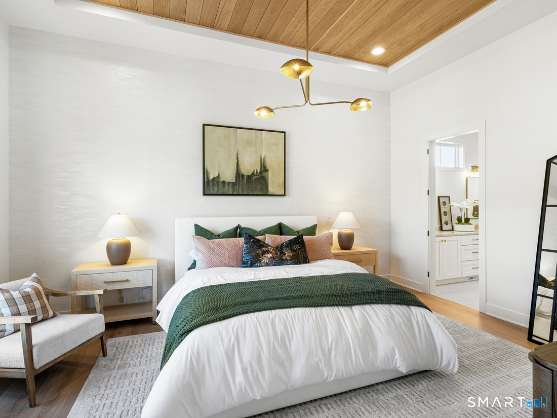 8 Holly Rdg Way, Unit 82 Danbury, CT 06810 - Photo 9 of 16 First Floor Primary Bedroom