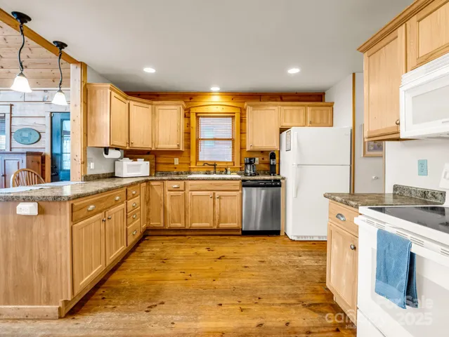 $669,000 | 161 Scenic Wolf Drive, Mars Hill, NC 28754