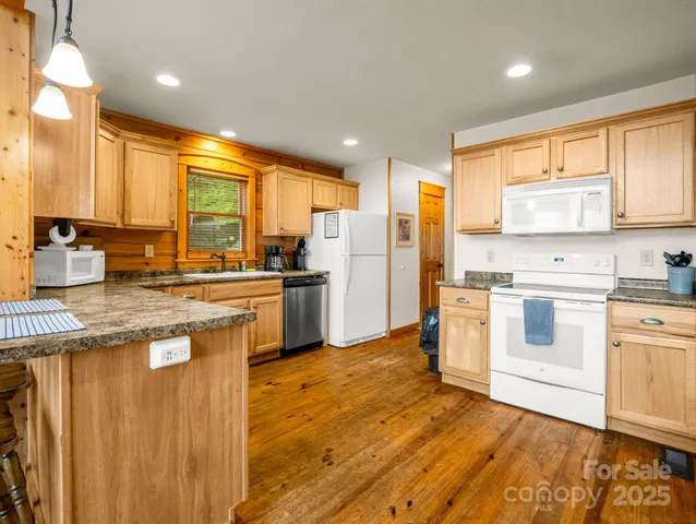 $669,000 | 161 Scenic Wolf Drive, Mars Hill, NC 28754