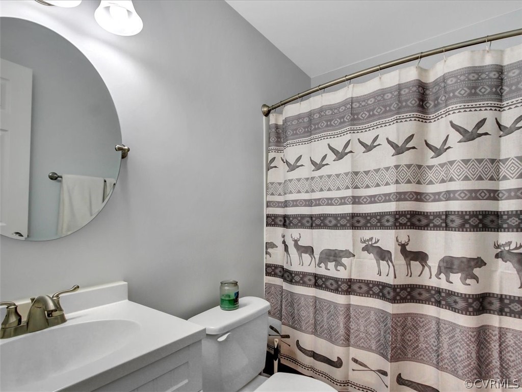 12113 Bundle Road Chesterfield, VA 23838 - Photo 14 of 25 Full bath off hallway. Recently remodeled. New ce
