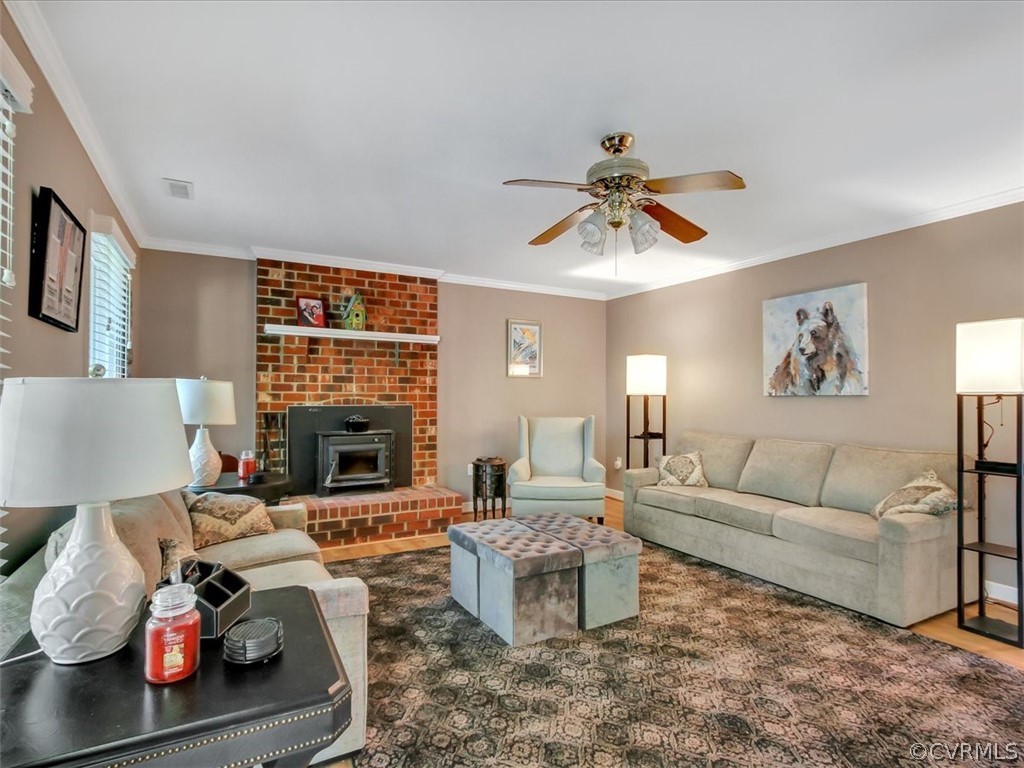 12113 Bundle Road Chesterfield, VA 23838 - Photo 5 of 25 Large Family Room, Beautiful Laminate Flooring, Fi