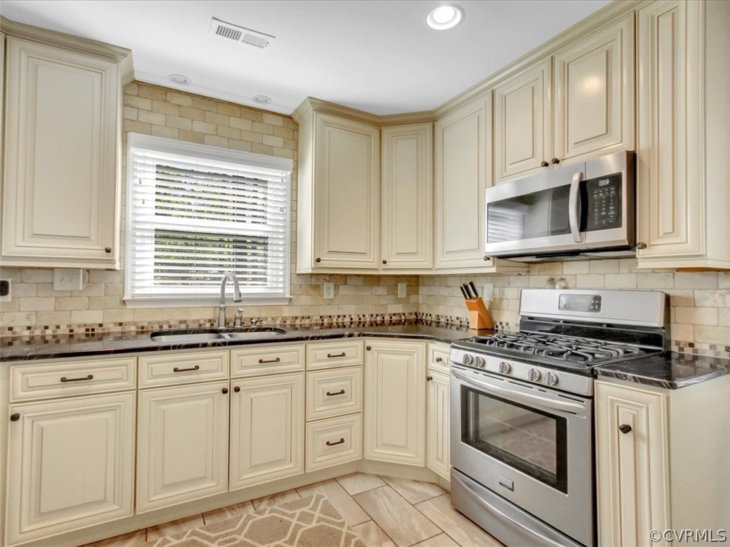 12113 Bundle Road Chesterfield, VA 23838 - Photo 10 of 25 Gas cooking!