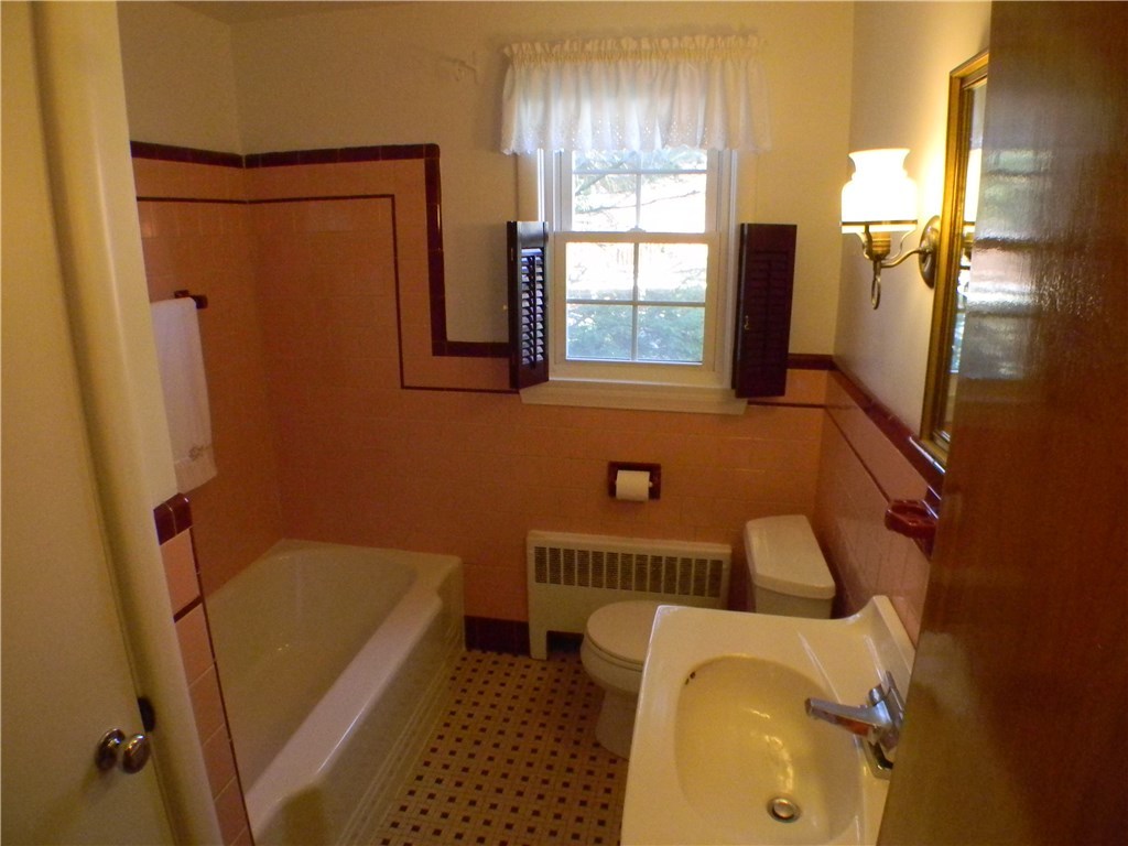 239 Orchard Street Woonsocket, RI 02895 - Photo 8 of 23 Gallery Image 8
