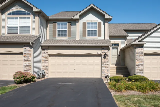 $319,500 | 2216 Summerlin Drive, Aurora, IL 60503