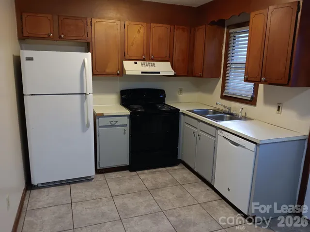 $995 | 305 Kristin Lane, Unit 2, Hudson, NC 28638