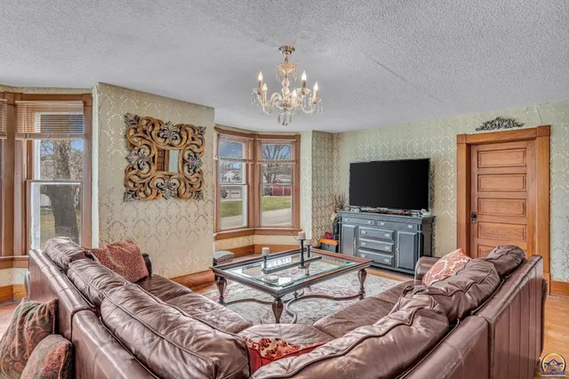 $186,500 | 703 New York, Holton, KS 66436