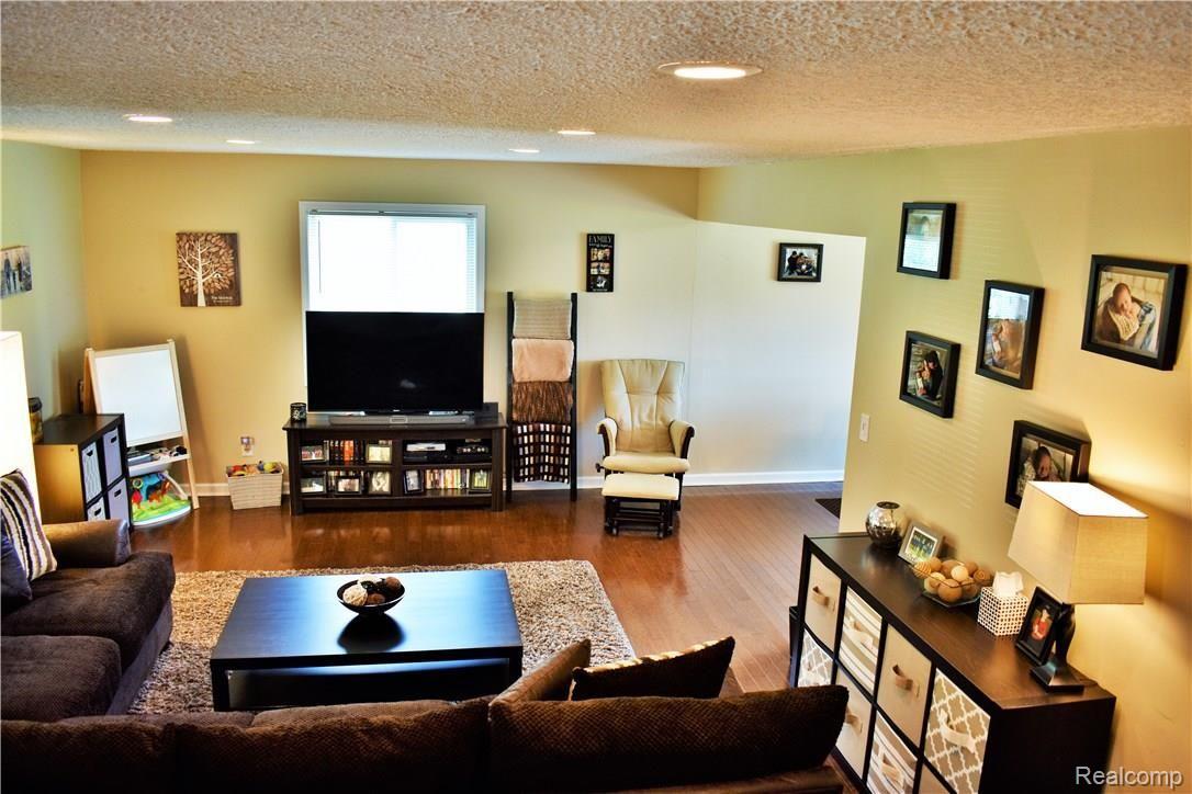 4731 Rosedale Court Clarkston, MI 48348 - Photo 9 of 49 DSC_0440 (2).JPG