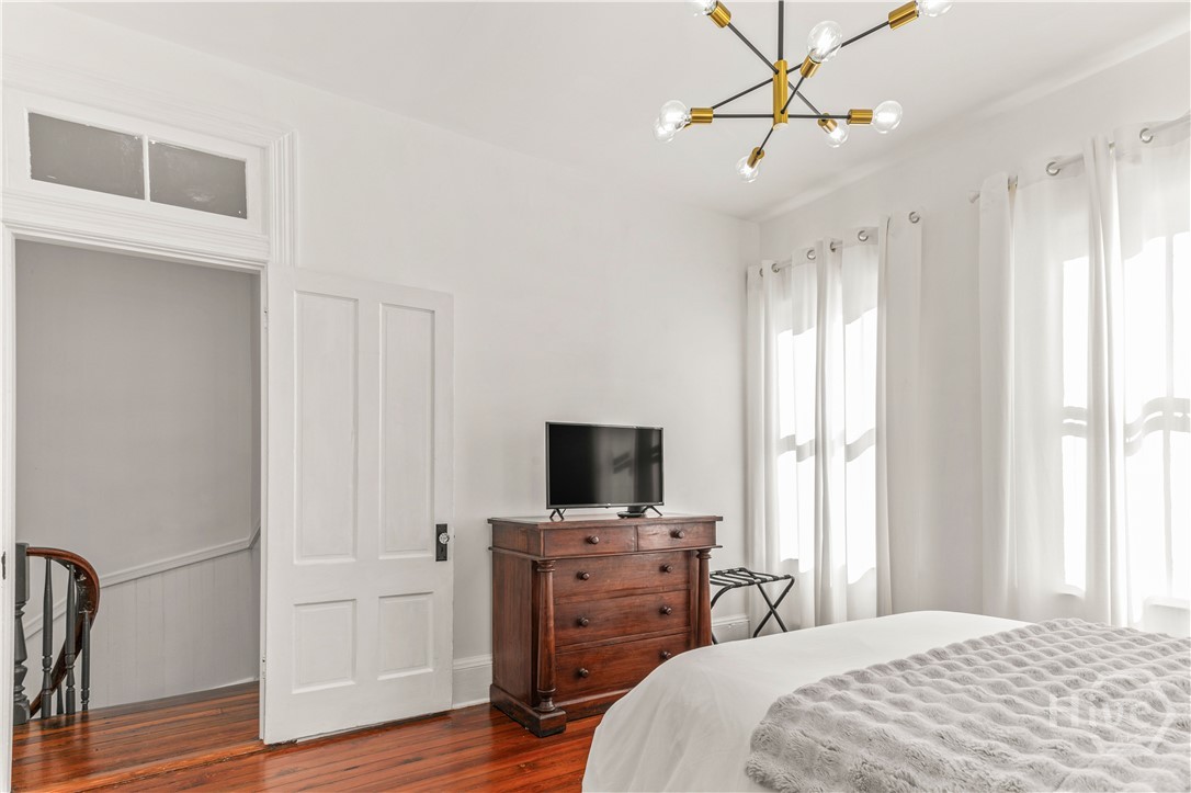 317 East Anderson Street Savannah, GA 31401 - Photo 14 of 15 Upstairs Rear Bedroom - Queen Bed