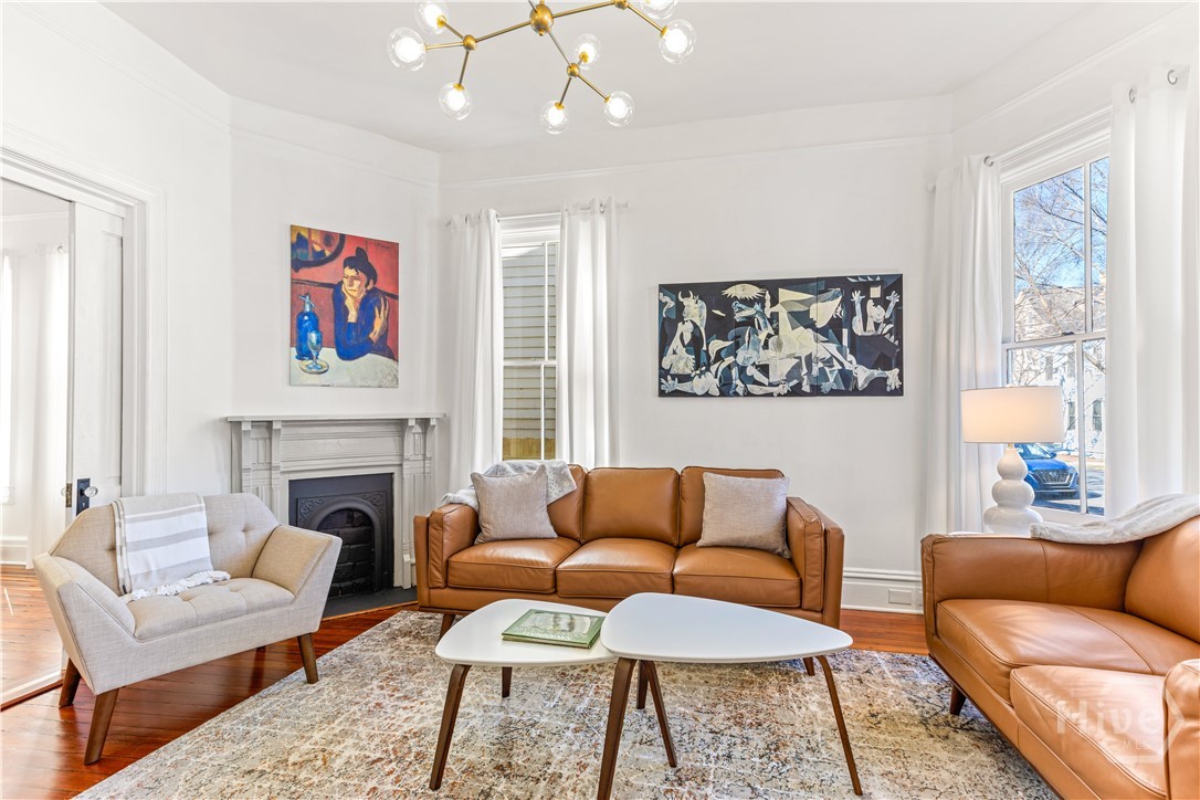 317 East Anderson Street Savannah, GA 31401 - Photo 5 of 15 Living Room