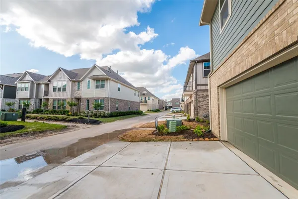 $2,200 | 9503 Towne Lake Parkway, Cypress, TX 77433