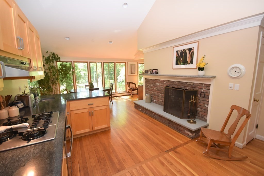 129 Heatherstone Road Amherst, MA 01002 - Photo 13 of 42